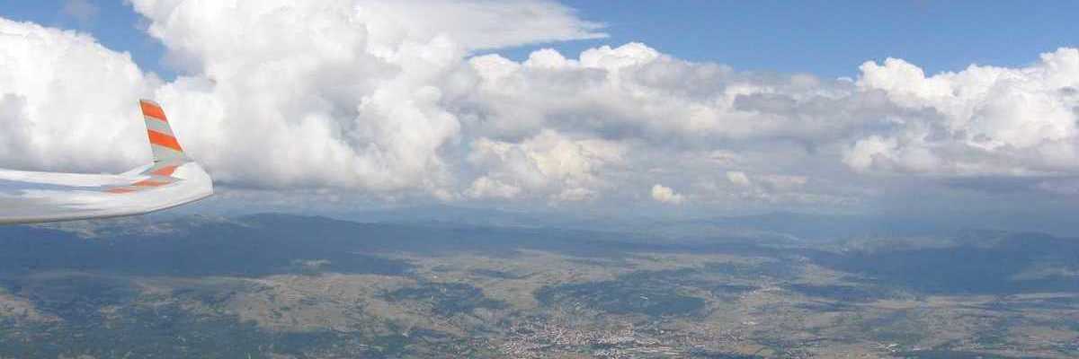 Flugwegposition um 13:46:10: Aufgenommen in der Nähe von Livno, Bosnien und Herzegowina in 2550 Meter